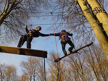 Der Hochseilgarten des Jugendhauses wird zwar allseits bewundert, was die Kosten angeht trägt er sich aber - genau wie das Jugendhaus selbst - schon lange nicht mehr. Fotos: CT-Archiv