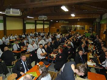 Rund 160 Kommandanten und ihre Stellvertreter nahmen an der Verbandsversammlung in der Festhalle in Aidhausen teil. Christian Licha