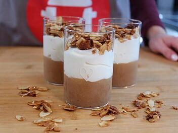 Apfelmus-Dessert mit Zimtcreme &#038; karamellisierten Mandeln