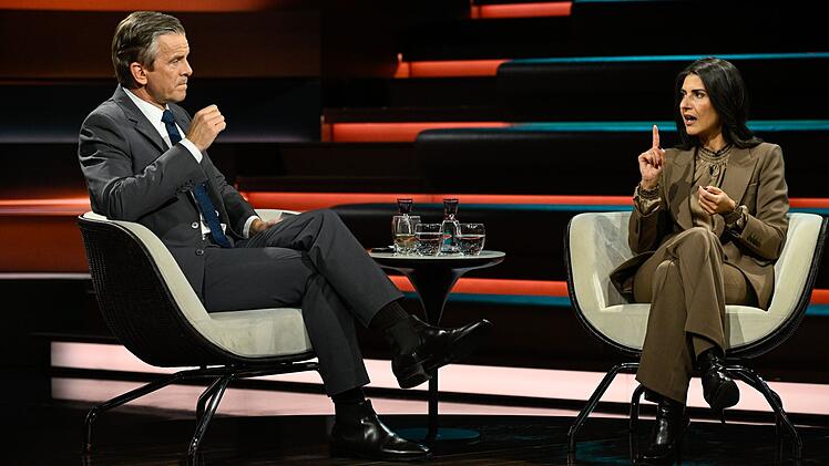Markus Lanz und Serap Güler gerieten am Mittwochabend aneinander, als es um die versprochene Asylwende geht.