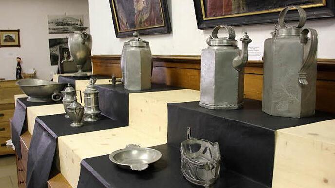 Solche Prachtstücke aus Zinn gibt es im Heimatmuseum zu bewundern. Foto: Ralf Kestel