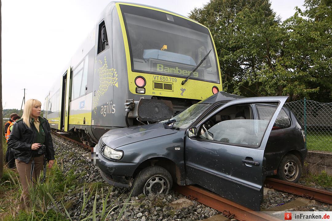 Zug erfasst Auto im Kreis Haßberge