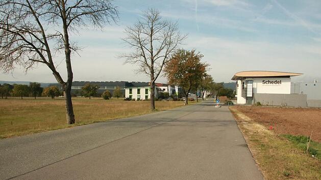 Auf der linken Seite, neben dem Gebäude von "Waves", wird der neue Betrieb seinen Platz bekommen. Fotos: Matthias Einwag