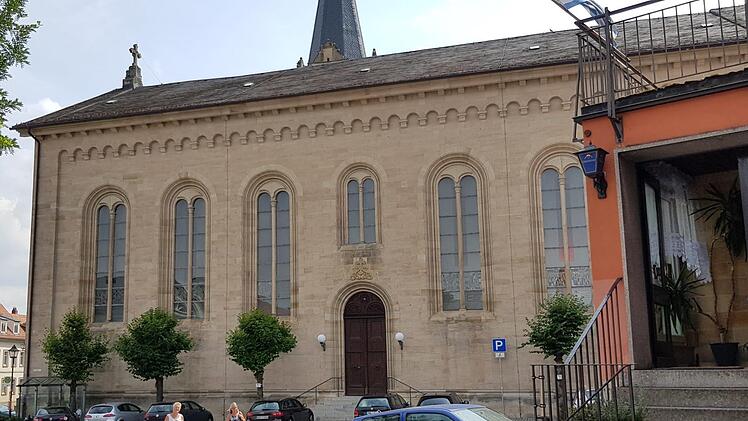 Die Kirche St. Michael und St. Johannes Baptist in Eltmann wurde 1835-1838 nach Plänen des berühmten Baumeisters Leo von Klenze erbaut. Teile stammen aber aus dem 15. Jahrhundert. Foto: Brigitte Krause