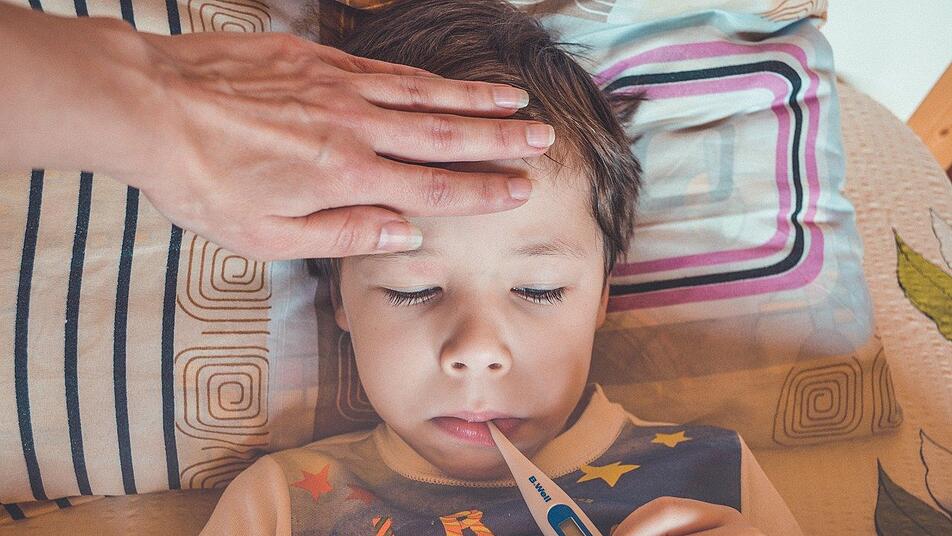 Pfeiffersches Drüsenfieber: Symptome, Ursachen und Behandlung