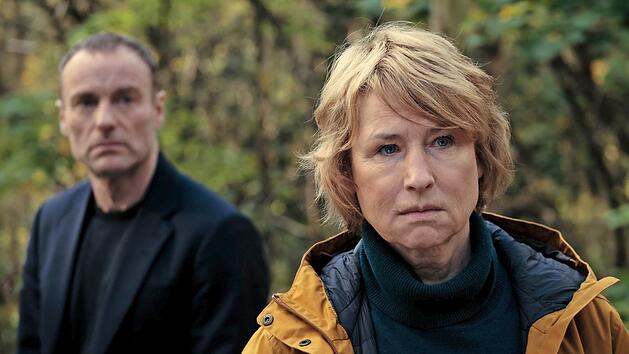 Abschied im Wald? Susanne Bonard (Corinna Harfouch) und Robert Karow (Mark Waschke) ermitteln das letzte Mal gemeinsam im "Tatort" Berlin. Susanne Bonard geht nach nur f&uuml;nf Episoden in Rente.