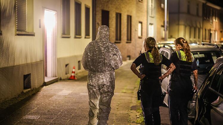 Polizei gibt Sch&uuml;sse in Krefeld ab