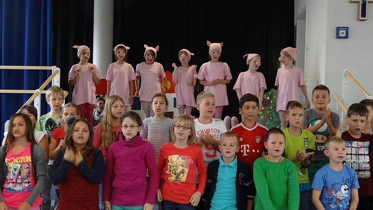 Texte lernen, Lieder einüben und Tanzschritte einstudieren: Das bedeutet viel Lernen und Fleißarbeit für die Kinder der Grundschule Ebern.