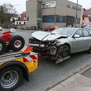 Ampel an Kreuzung ausgefallen - Zwei Pkw kollidieren in Obermichelbach
