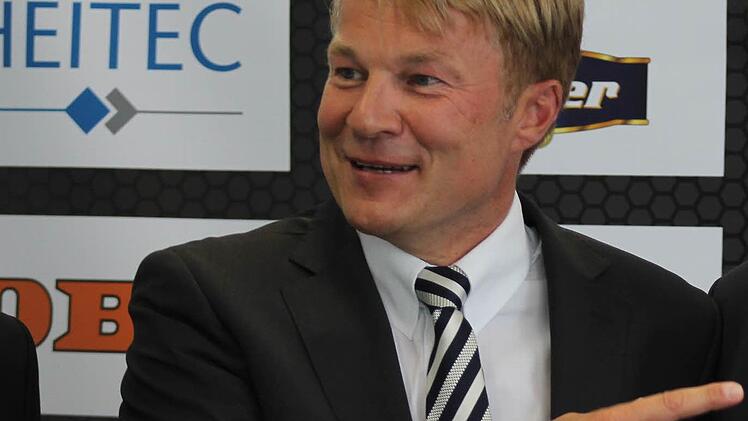 Carsten Bissel, der Aufsichtsratsvorsitzende des Handball-Erstligisten HC Erlangen, hat in einem Interview mit der Süddeutschen Zeitung den Trainer des HSC 2000 Coburg, Jan Gorr (rechts), scharf kritisiert. Fotos: CT-Archiv/Hagen Lehmann