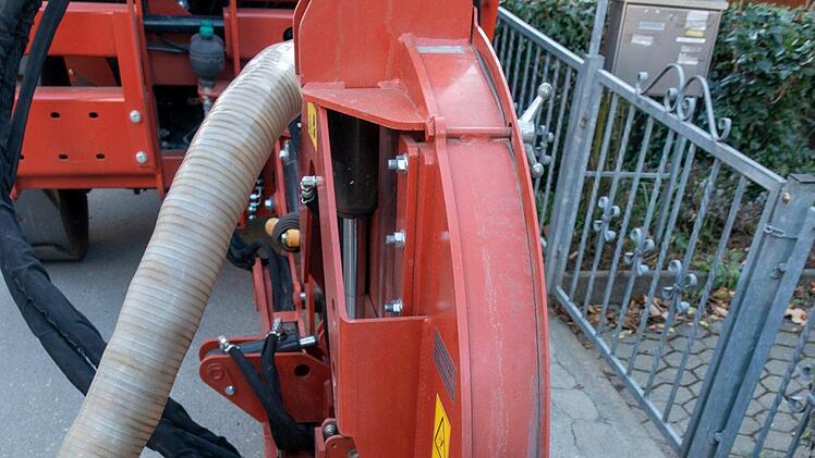 Die Trenching-Maschine bei der Fr&auml;sarbeit Foto: PR