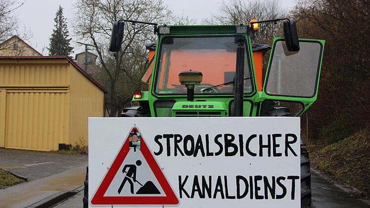 Lokalpolitik pur: Ein Stralsbacher Kanaldienst. Foto: Johannes Schlereth
