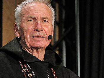 Nach der ausverkauften Veranstaltung am 21. Februar tritt Wolfgang Reichmann beim Zusatztermin am 22. Februar um 11 Uhr ein zweites Mal im Kulturboden Hallstadt auf.