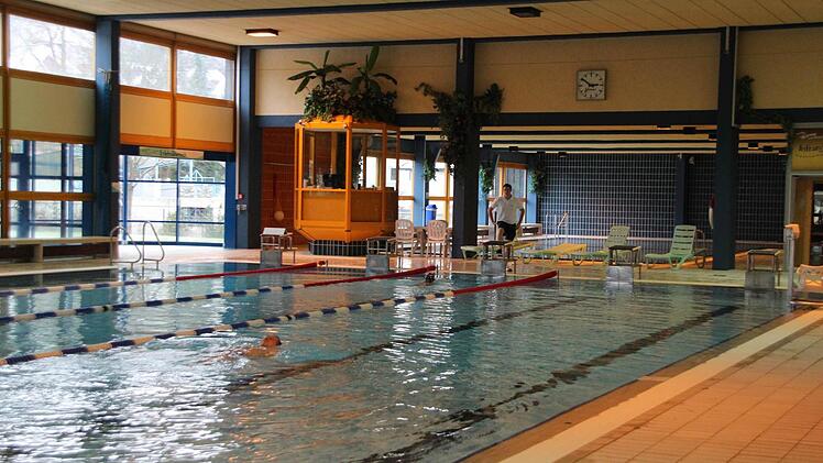 Bisher gab es für das Hallenfreibad nur Tageskarten. Zumindest für den Hallenbereich werden ab 1. Januar auch Ein-, Zwei- und Dreistundenkarten eingeführt.