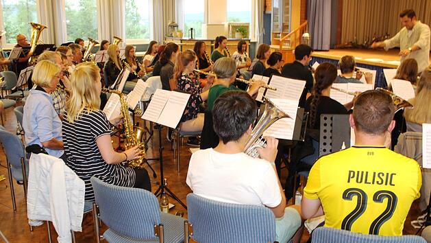 Das Kreisorchester Lichtenfels bei seiner Probe f&uuml;r das Konzert in VierzehnheiligenRoland Dietz