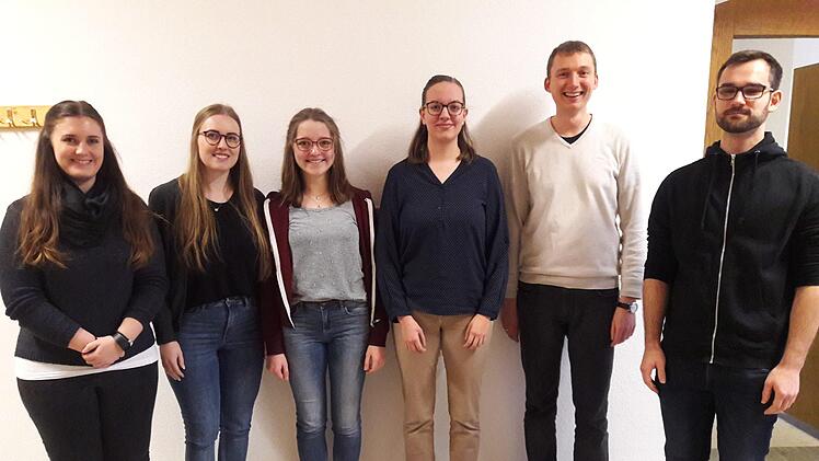 Der neue Vorstand der Kreisbläserjugend präsentiert sich (von links):  Carina Weber, Isabell Voll, Franziska Gottwalt, Pauline Sandwall, Johannes Geiling und Alexander Adrio. Es fehlen: Katharina Gais, Carolin Schmitt, Verena Bokisch, Luisa Glück. Foto:  Lilli Brand