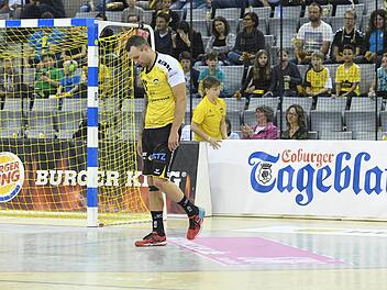 Die Spieler des HSC 2000 Coburg - im Bild Florian Billek - müssen trotz der Negativserie der letzten Wochen die Köpfe wieder hochnehmen. Am Samstag wollen die Vestestädter ihren hart erarbeiteten dritten Tabellenplatz in der 2. Bundesliga beim Erstliga-Absteiger TuS Nettelstedt-Lübbecke verteidigen. Foto: Hagen Lehmann