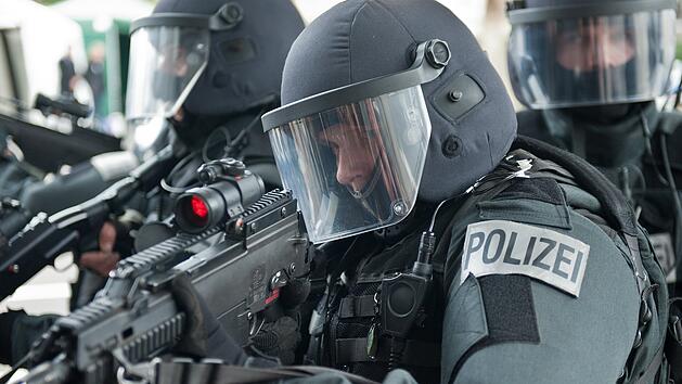 Im Zuge einer Bedrohungslage kam es am Freitagnachmittag zu einem gr&ouml;&szlig;eren Polizeieinsatz. Ein 32-j&auml;hriger Mann wurde durch Spezialkr&auml;fte der Polizei festgenommen. Symbolbild