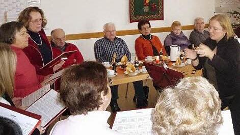 Der Gesangverein Ebern sang für die Senioren. Foto: Katharina Becht