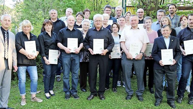 Die geehrten Gründungsmitglieder der Geselligkeit Ortspitz Foto: Franz Galster