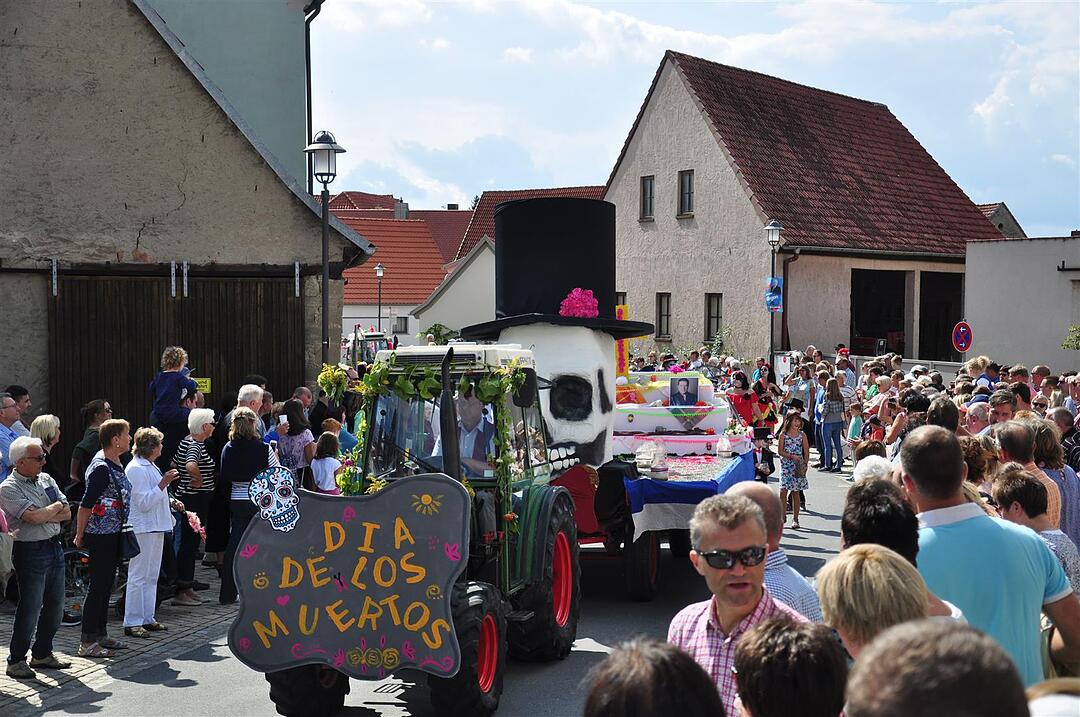 Kirchweih: einmal um die Welt