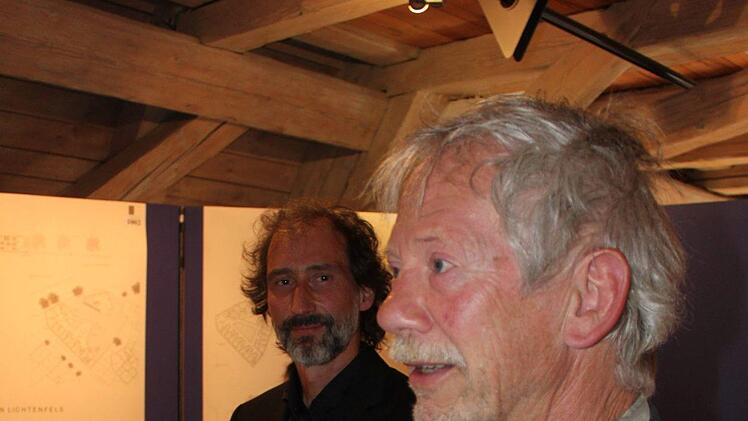 Partner im Büro "Raum 3 Architekten", Gerd Frese (vorne) und Matthias Massari aus Nürnberg. Für dessen Entwurf gab es den 1. Preis.