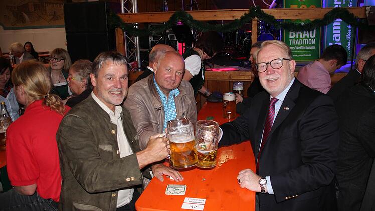 Auch die Polit-Prominenz war bei der Bierprobe.  Foto: Friedwald Schedel