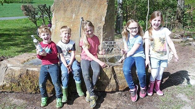Die Kinder strahlen mit der Sonne um die Wette (von links): Jonathan Schineller, Jakob und Sophie Kaps, Charlotte Schineller und Sophia Andres.  Foto: Alois Voigt