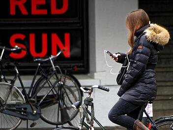 Mit Kopfhörern Fahrradfahren: Das sagt das Gesetz