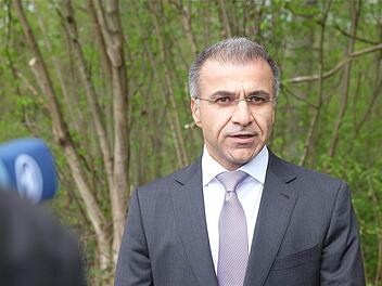 Zu einem Statement für die Presse kam Dilshad Barzani und traf mit Brigadegeneral Gert Johann Hagemann zusammen. Foto: Gerd Schaar