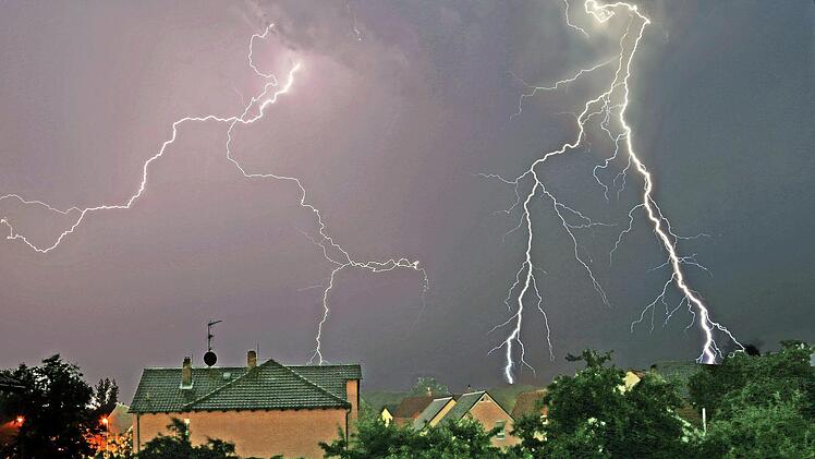 Wie fotografiert man eigentlich ein Gewitter? Auch diese Frage wird im Fotokurs des Michelauer Fotoclubs beantwortet. Foto: Klaus Gagel