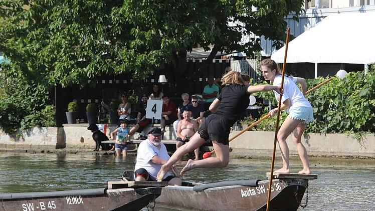 Fischerstechen der Erwachsenen am Sonntag. Foto: Barbara Herbst