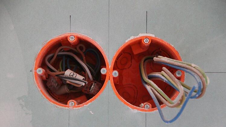 Viel Arbeit wartet noch auf die Elektriker. Foto: Ulrike Müller