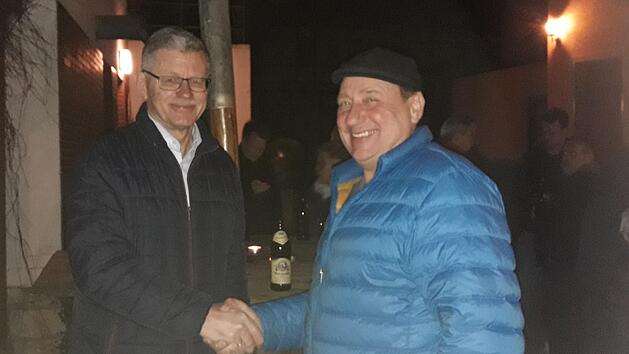 Georg Lunz gratulierte Wolfgang M&ouml;hrlein. Foto: privat