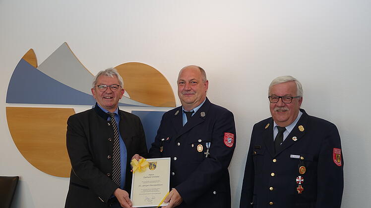 Landkreis Bamberg: Seit 25 Jahren im Dienst - Ausbilder der Atemschutzger&auml;tetr&auml;ger geehrt