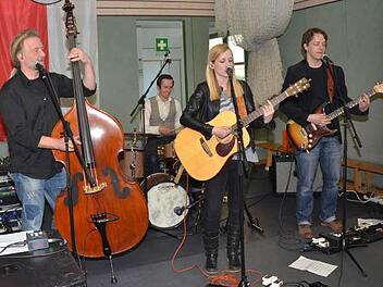 Die vier Musiker der Band "Christine Set The Scence" werden für den guten Zweck am Sonntagabend das Publikum auf der Seebühne unterhalten.  Foto: Karl-Heinz Hofmann