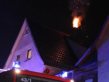 In der Nacht auf Freitag kam es zu einem Kaminbrand in der Hohen Straße in Sulzthal. Foto: Ralf Ruppert