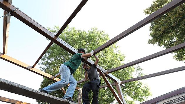 Am Montag wurde auf der Hofwiese flei&szlig;ig abgebaut. Foto: Marian Hamacher