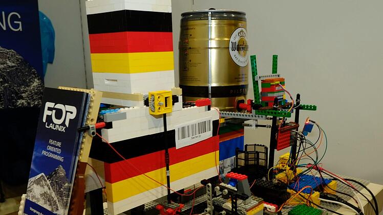 Bier-O-Mat macht Erfinder glücklich. Foto: Nikolas Pelke