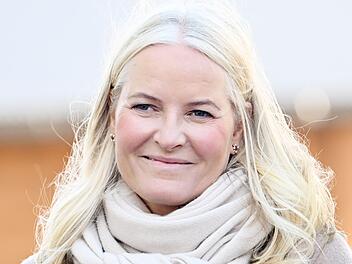 Kronprinzessin Mette-Marit Kronprinzessin Mette-Marit unterzieht sich im Oktober eine Lungen-Rehabilitation.