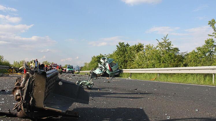 Unfall auf der Staatsstraße ST 2445 (früher B 19) bei Niederlauer.