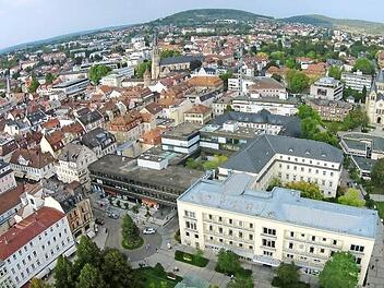 Blick auf des ehemalige Kurhaushotel und das Kurgastzentrum links daneben.  Foto: Archiv