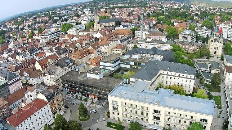 Blick auf des ehemalige Kurhaushotel und das Kurgastzentrum links daneben.  Foto: Archiv