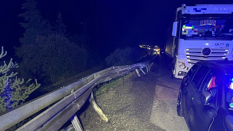 Schwerer Unfall auf A9 bei M&uuml;nchberg - drei Verletzte