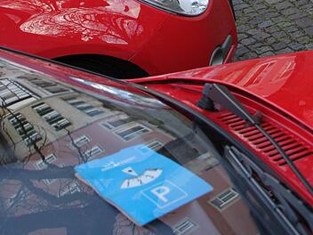 Parkscheibe ist Pflicht in Münnerstadt. Ansonsten droht ein Strafzettel durch die örtliche Verkehrsüberwachung. Foto: Heike Beudert