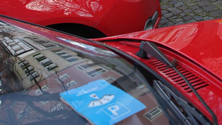 Parkscheibe ist Pflicht in Münnerstadt. Ansonsten droht ein Strafzettel durch die örtliche Verkehrsüberwachung. Foto: Heike Beudert