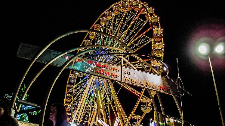 Coburg im Zeichen des 417. Vogelschießens auf dem Anger: Blickfang in diesem Jahr ist ein RiesenradFoto: Jochen Berger