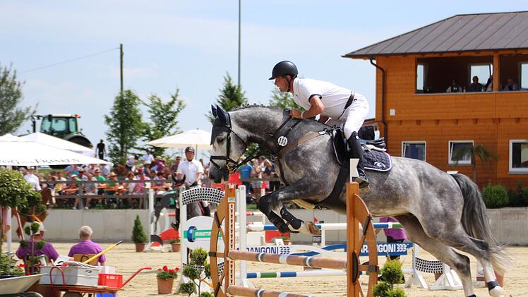 Heino Möller (RSG Detter) auf Casall Del Monte.