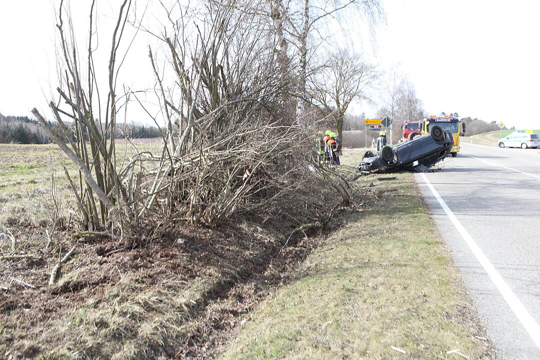 Kreis Ansbach: Auto überschlägt sich – 21-Jähriger verletzt