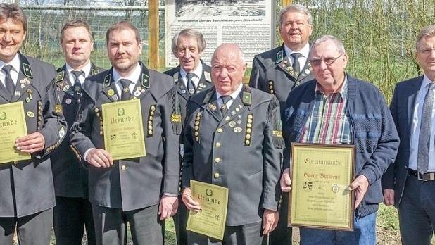 Auszeichnungen beim Knappenverein Stockheim und Umgebung (v. l.): Andreas Kreul, Vorsitzender Heiko Eisenbeiß, Christian Hofmann, Landesvorstandsmitglied Reinhard Hertel, Ottomar Lutz, 2. Vorsitzender Jürgen Möhrle, Georg Buckreus sowie Bürgermeister Rainer Detsch  Foto: Karl-Heinz Wagner